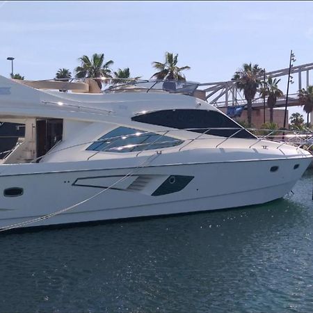 Отель Yacht In Barcelona Сан-Адриан-де-Бесос Экстерьер фото