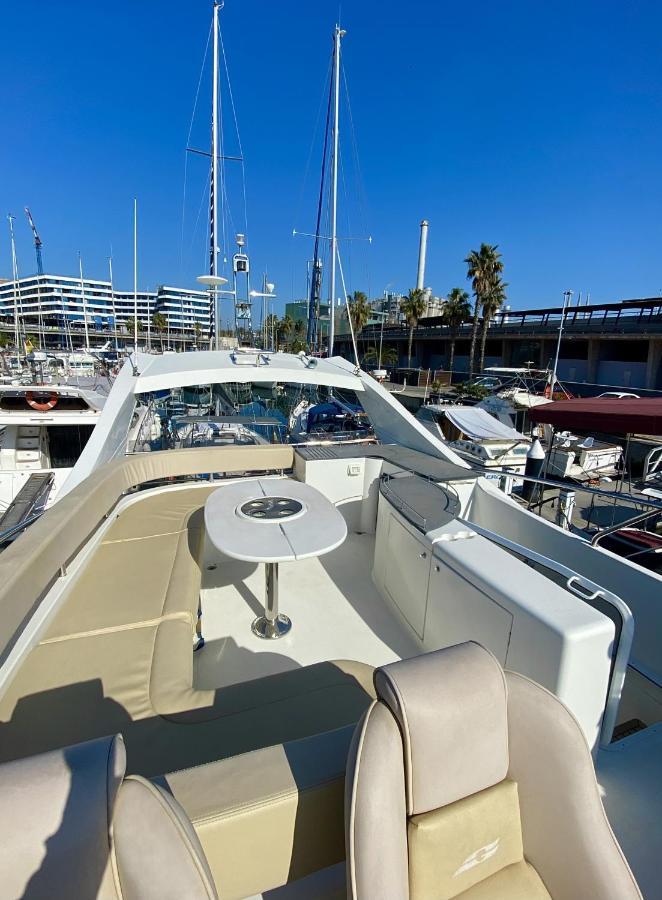 Отель Yacht In Barcelona Сан-Адриан-де-Бесос Экстерьер фото