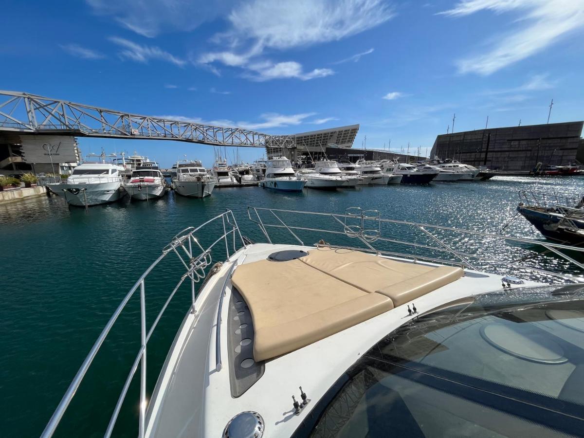 Отель Yacht In Barcelona Сан-Адриан-де-Бесос Экстерьер фото