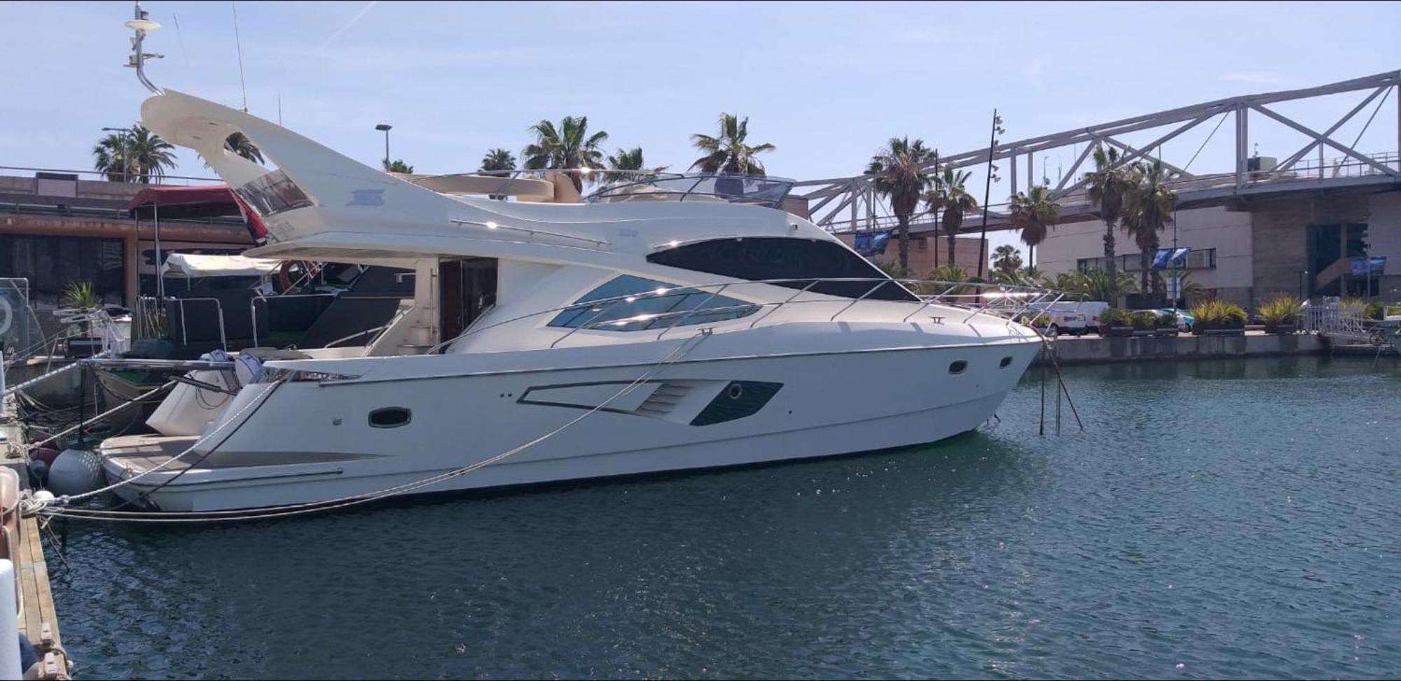 Отель Yacht In Barcelona Сан-Адриан-де-Бесос Экстерьер фото